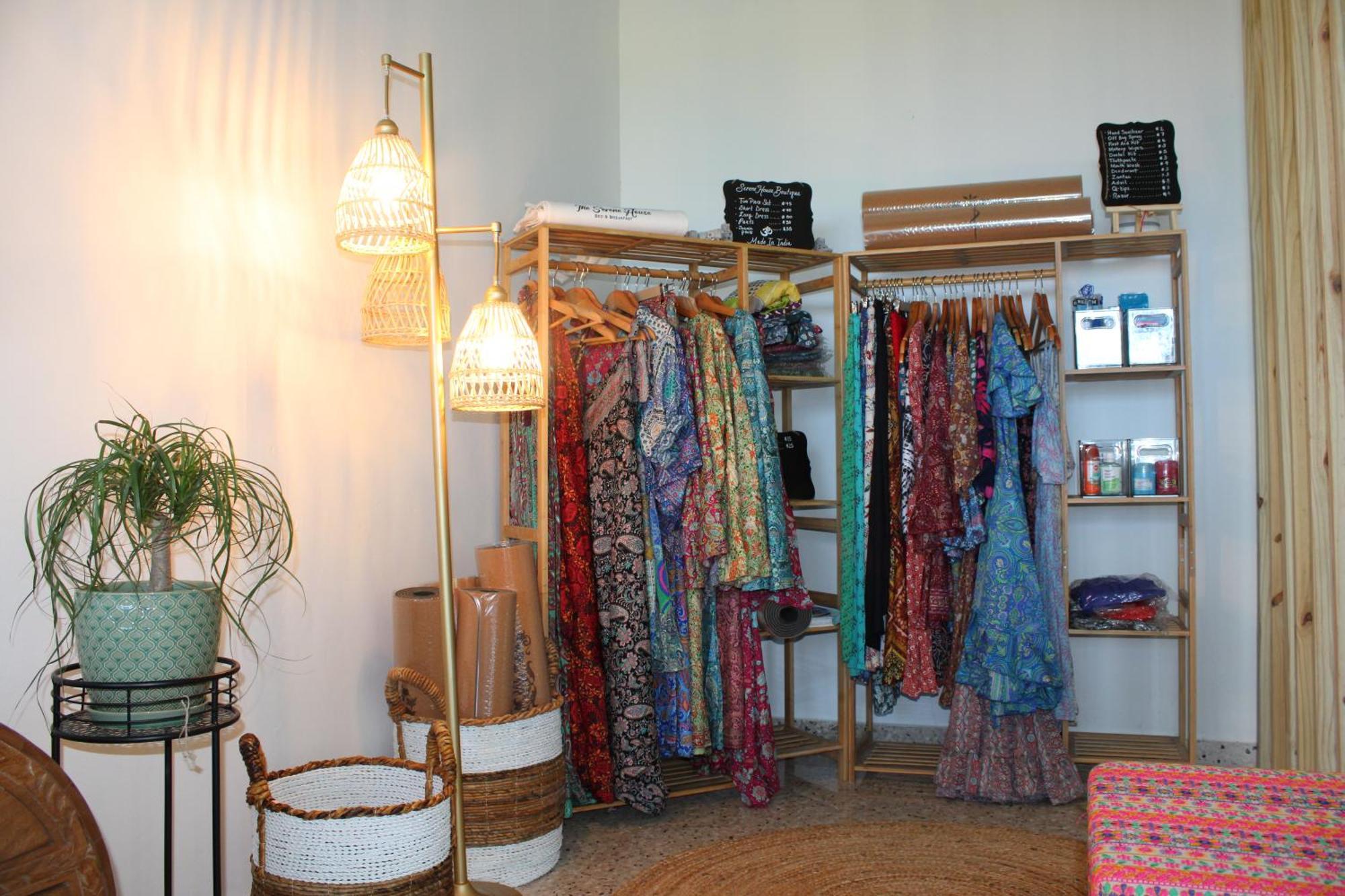 The Serene House Bed & Breakfast Лукильо Екстериор снимка
