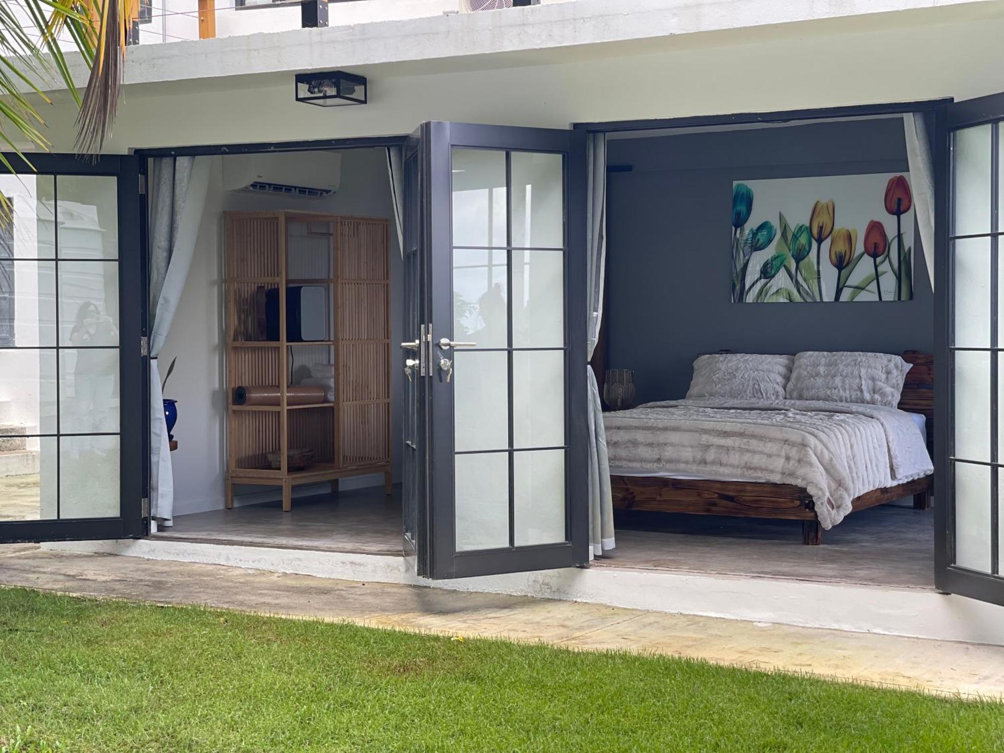The Serene House Bed & Breakfast Лукильо Екстериор снимка
